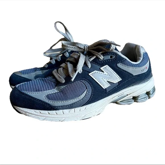 New Balance 2002R Boys Size 5Y W Blue Athletic Running Shoes Sneakers Sleek - Picture 1 of 14